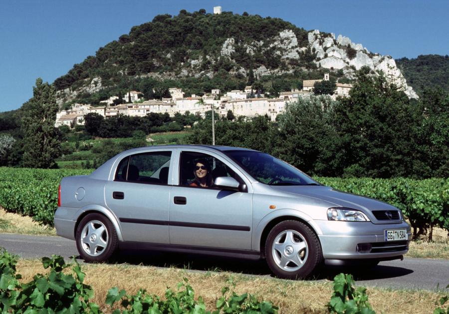  Opel Astra Sedan 1998 года  (фото 16 из 21)
